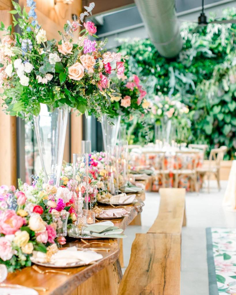 Still day dreaming about these wildlycultivated blooms! ⁠💐 •⁠ •⁠ Wed Society | Austin FEATURED vendors:⁠ Florals: wildlycultivated⁠ Co-Planning: tbwcreativestudio⁠
