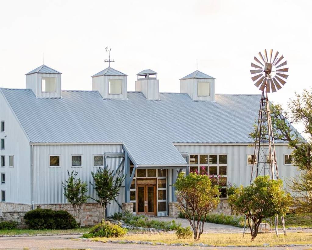 lamargueritetx’s versatile venue provides a breathtaking backdrop, whether you’re planning an intimate gathering or a grand celebration. Impress your guests