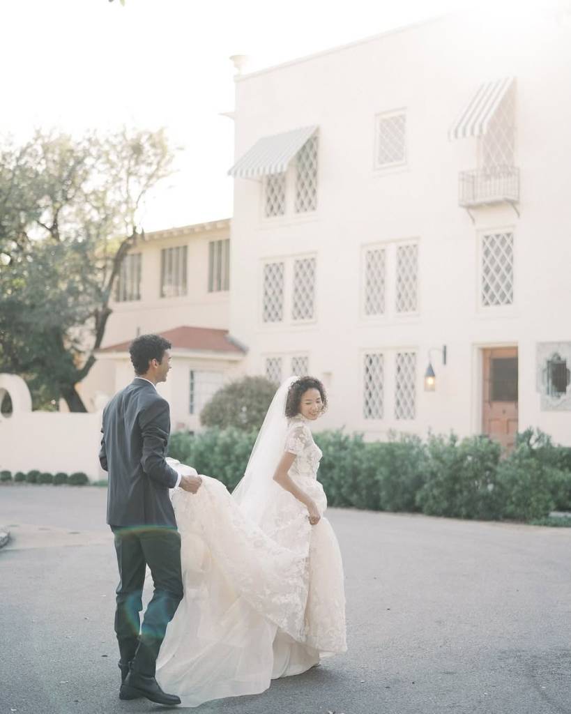 aureliabaca_photo shoots the dreamiest photos. ☁️✨ •⁠ •⁠ Wed Society | Austin FEATURED vendors:⁠ Venue: contemporaryatx⁠ Photographer: aureliabaca_photo⁠ •⁠ •⁠