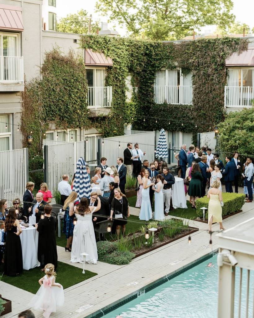 ⁠Caroline and Ryan had a romantic celebration at the classic hotelella, complete with blooms by bunchesofcharm 💐 •⁠ •⁠ Wed